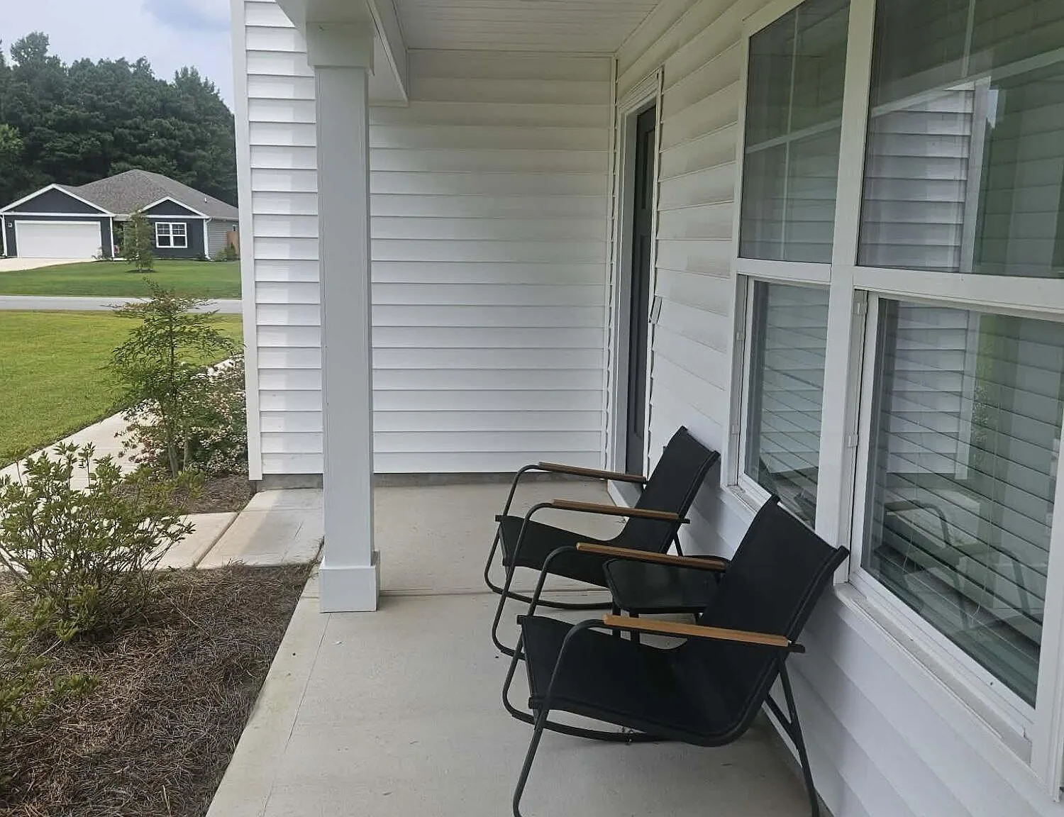 4 bed, 2.5 bath, 2338 sqft, $2,800 — Photo 2