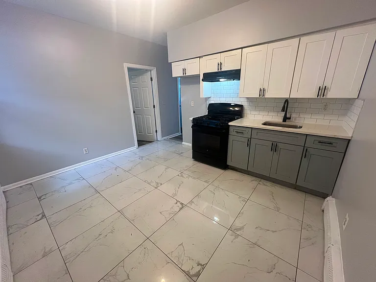 39 N 3rd St #1R — Photo 2