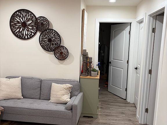 5th image of 1388 S Park Ave