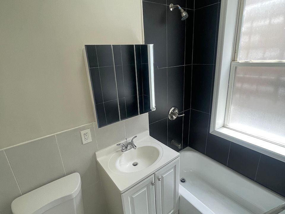 2nd image of 220 Roseville Ave APT 303A
