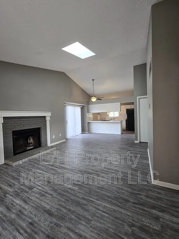 3 bed, 2.0 bath, 1300 sqft, $1,475 — Photo 3