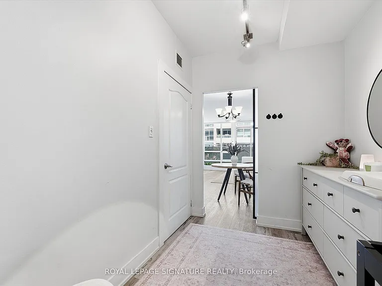 263 Wellington St W #301 — Photo 18