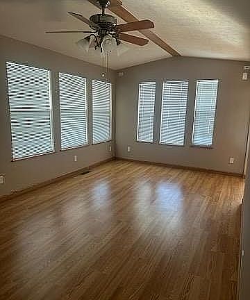 5th image of 467 Royalty Ln