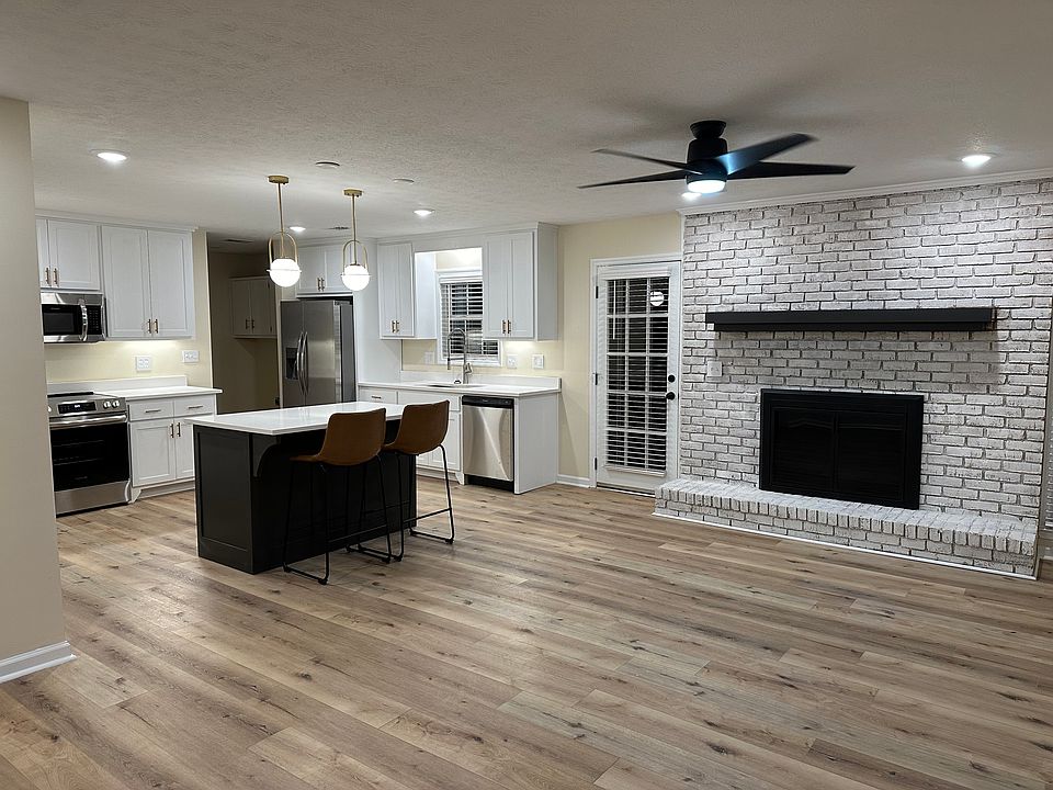 1st image of 4102 Surrey Ln