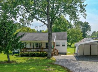 702 Sycamore Ln, Oliver Springs, TN 37840
