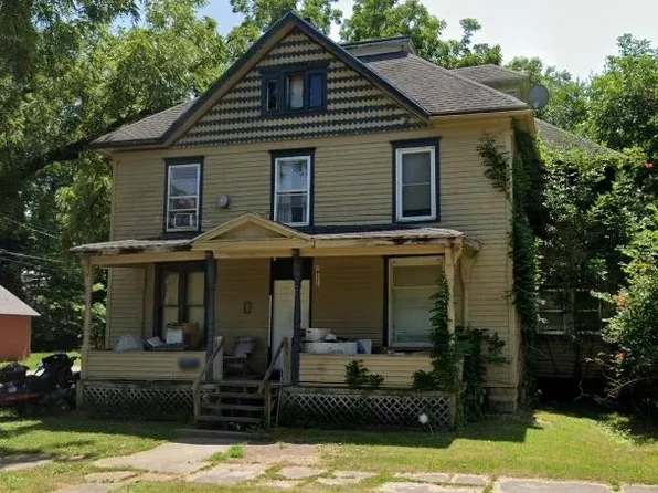 318 W 2nd St, Ottawa, KS 66067