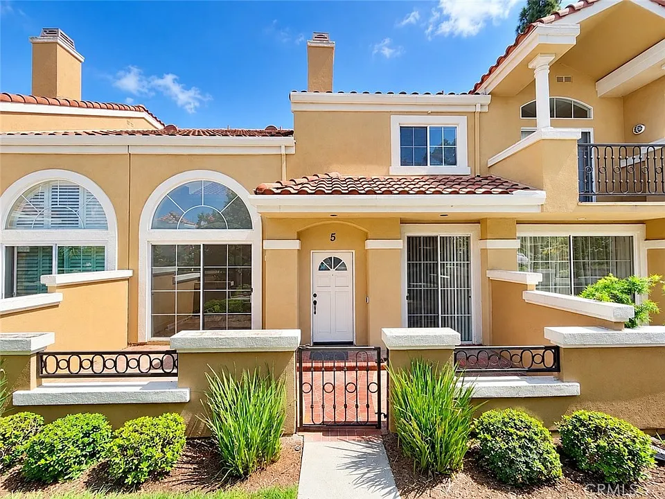 5 Opera Ln
