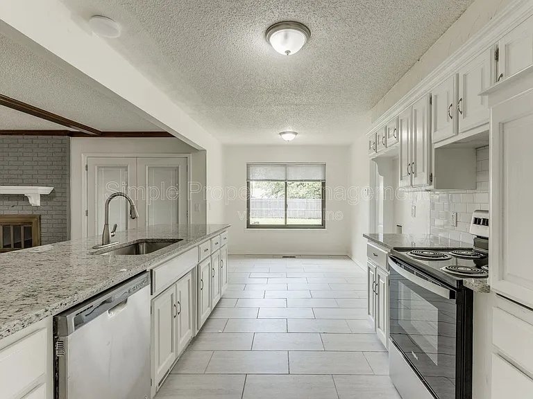 704 Pepperdine Ave — Photo 14