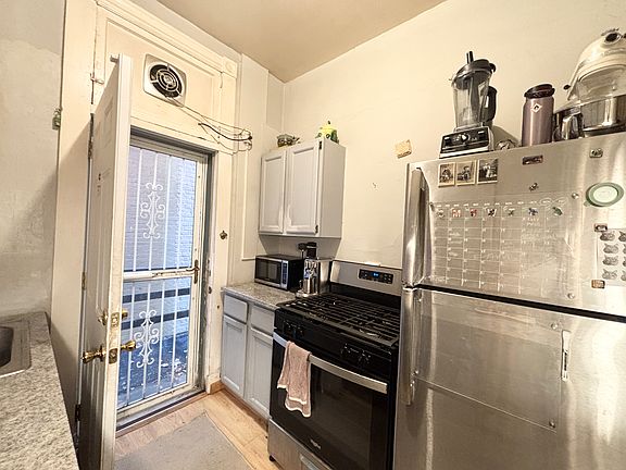 4th image of 3023 Saint Paul St APT 1