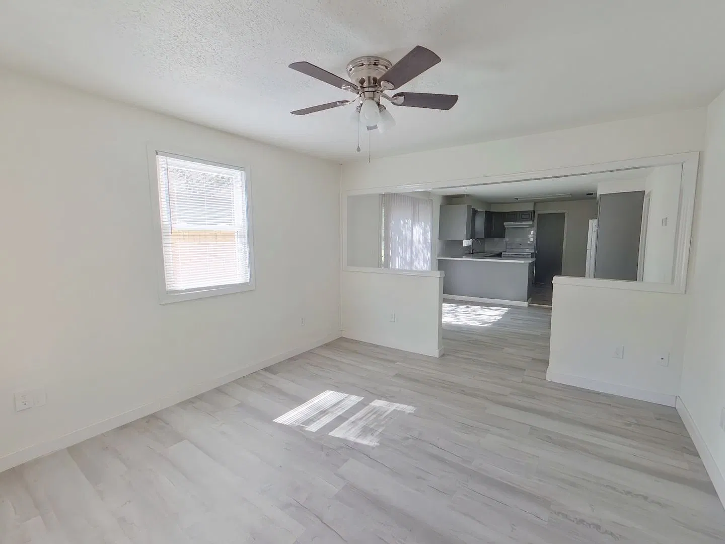 Remodeled 3 Bedroom Home $1,295.00 - 1621 S Waco — Photo 2