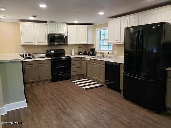 5th image of 1350 NE 6th Blvd
