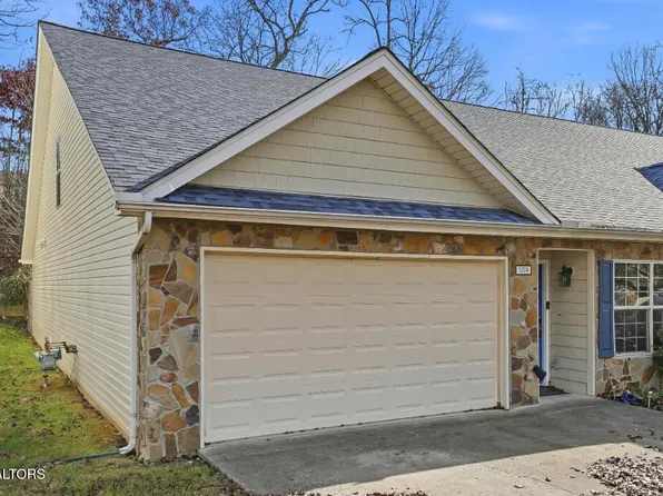 5274 Avery Woods Ln, Knoxville, TN 37921