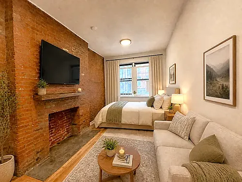 227 E 5th St #1FE Photo 1