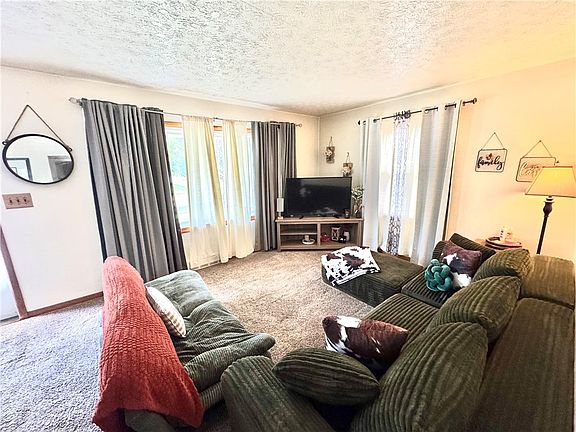 5th image of 841 Shady Ln