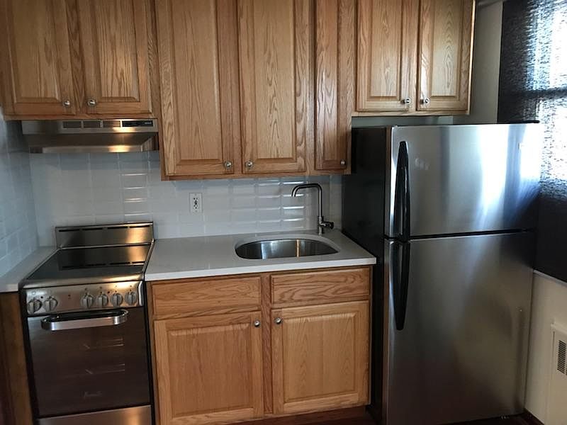 2nd image of 42 Avenue