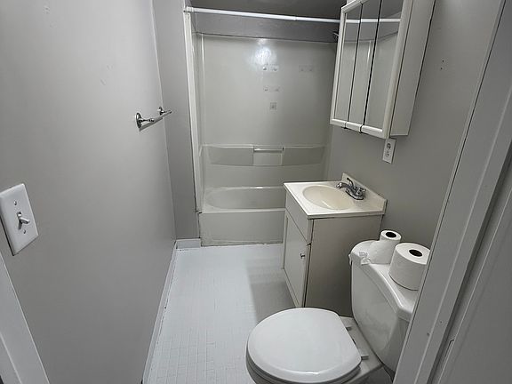 4th image of 2833 N Downer Ave #1