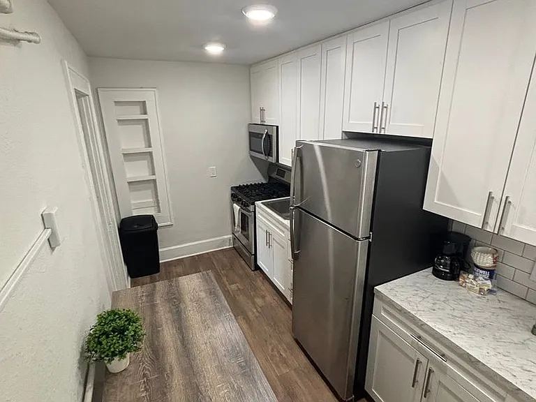Desirable Euclid Neighborhood Apartment Building (Studio Apartments) & 2 Bedroom Single House - S... — Photo 38
