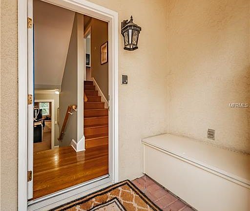4th image of 101 Fareham Pl N