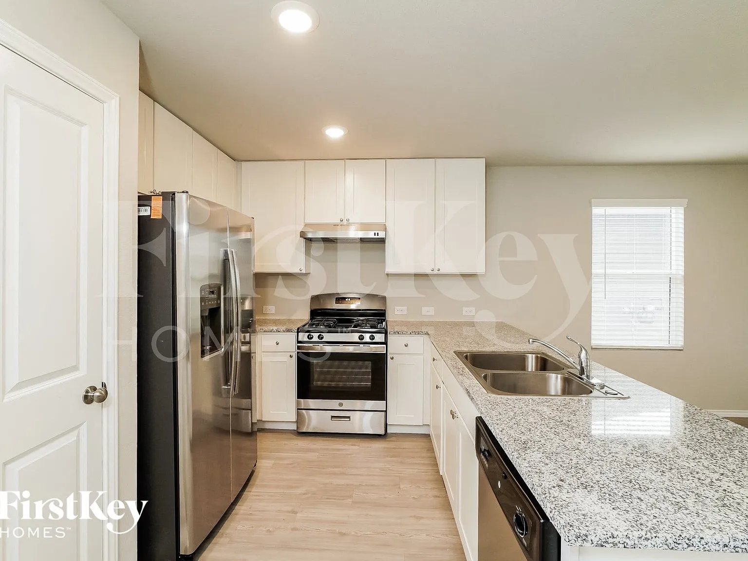 4 bed, 2.5 bath, 1950 sqft, $1,660 — Photo 4