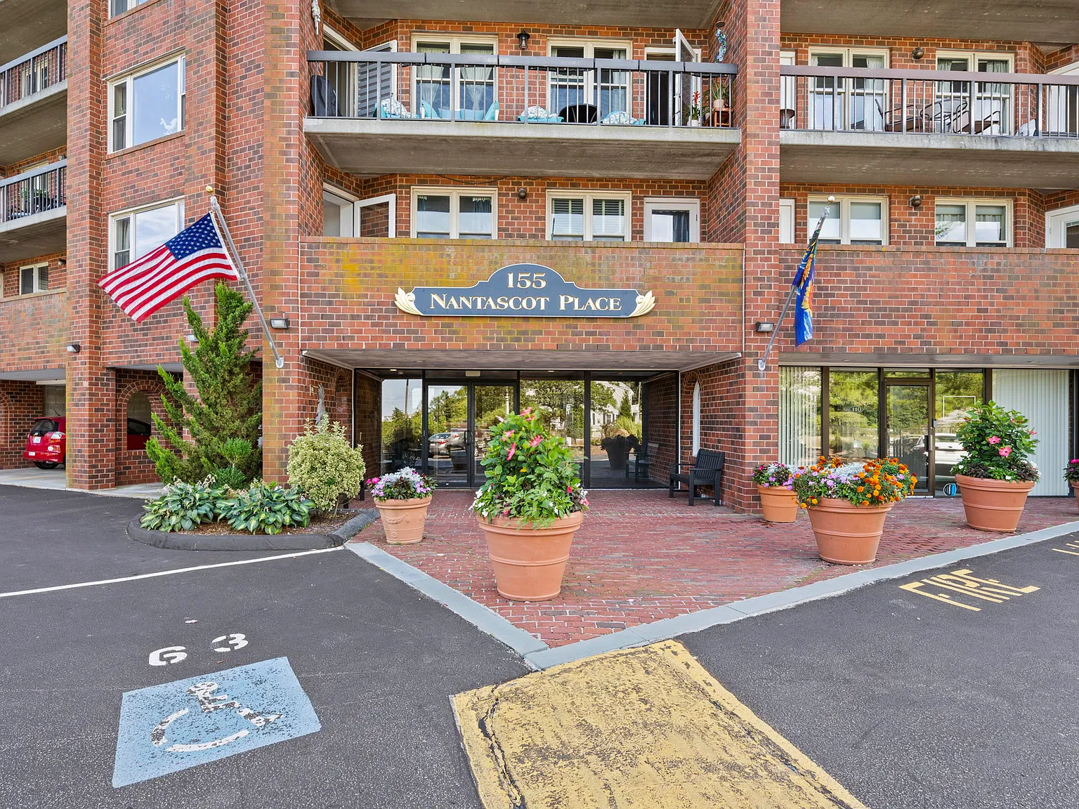 2 bed, 1160 sqft, $3,500 — Photo 2