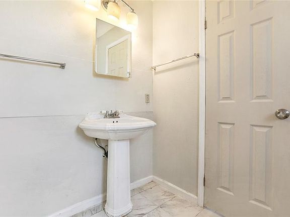 4th image of 3215 Piety St