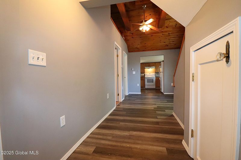 5th image of 2633 Hamburg Street