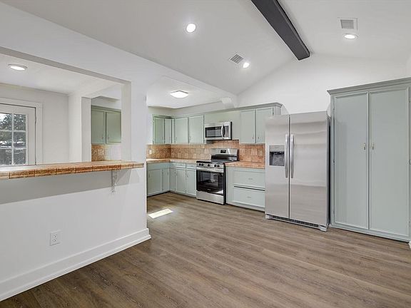 3rd image of 158 E 7th St