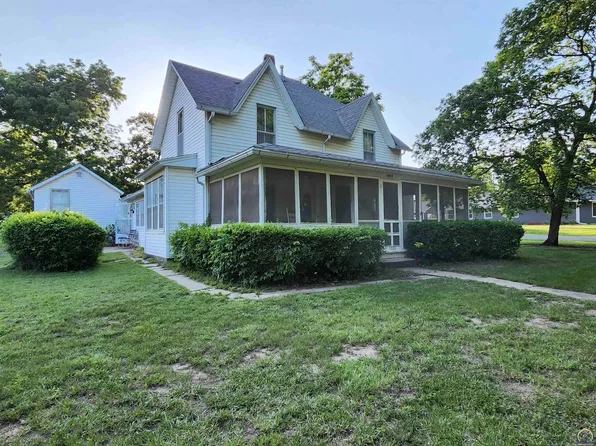 1003 8th St, Baldwin City, KS 66006