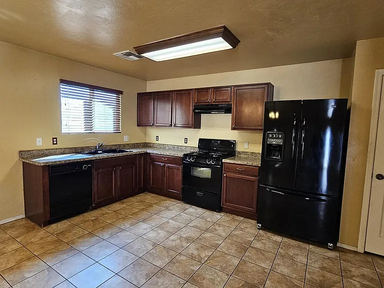 5072 E Fishhook Ct — Photo 4