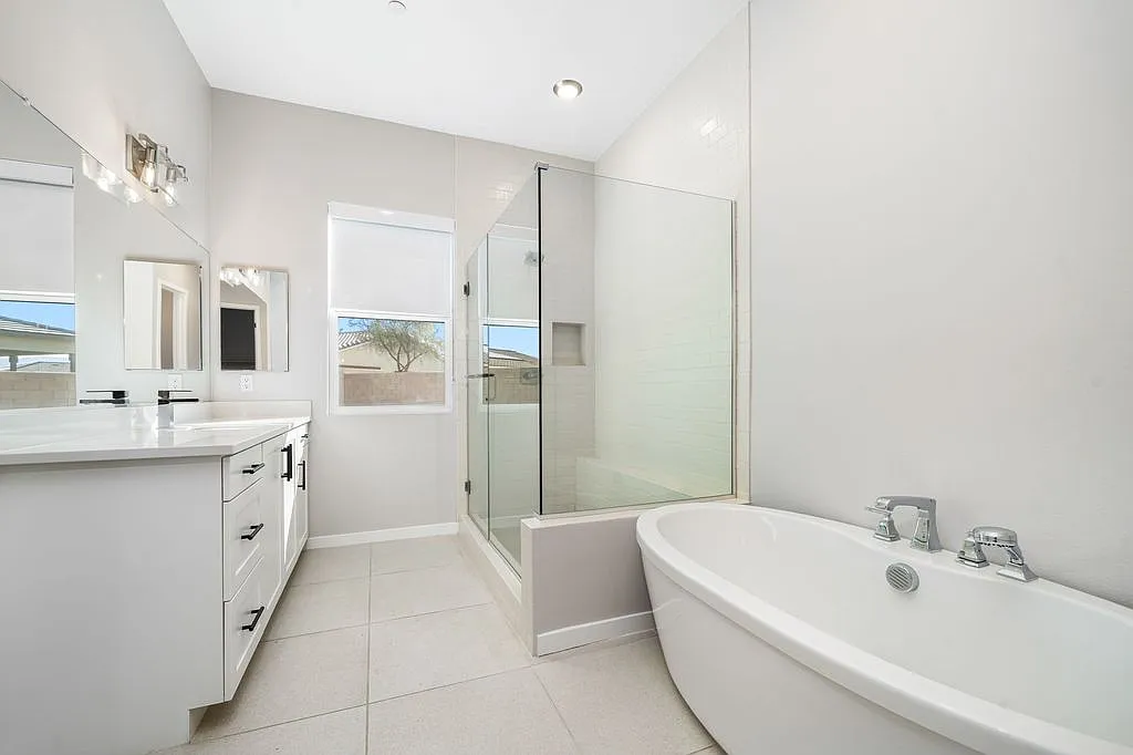 4 bed, 2467 sqft, $4,450 — Photo 4