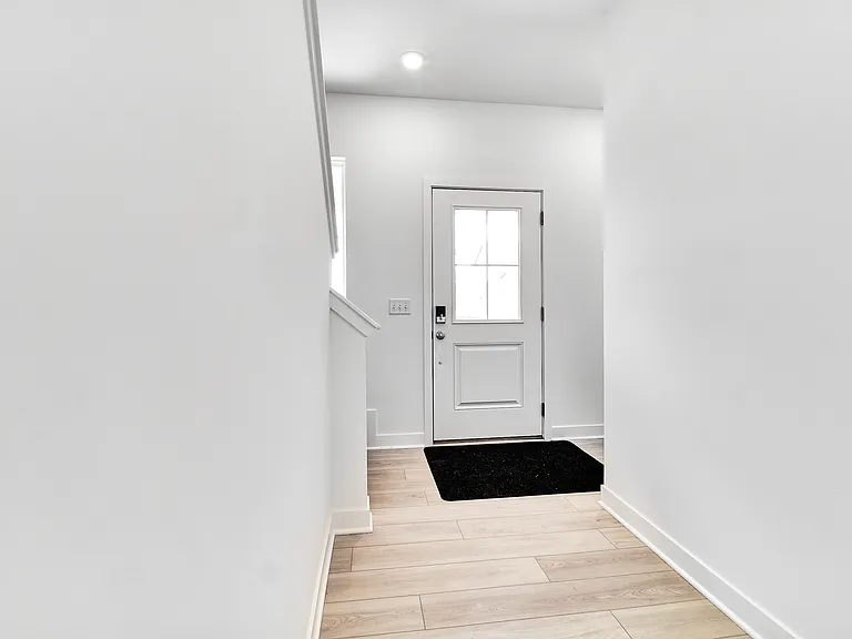 425 Eisenhower St — Photo 6