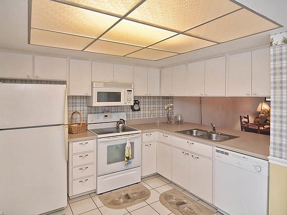 2nd image of 5702 Foxlake Dr APT 2