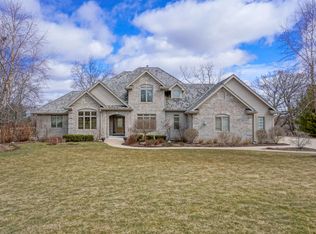 S75W25730 Prairieside Dr, Waukesha, WI 53189