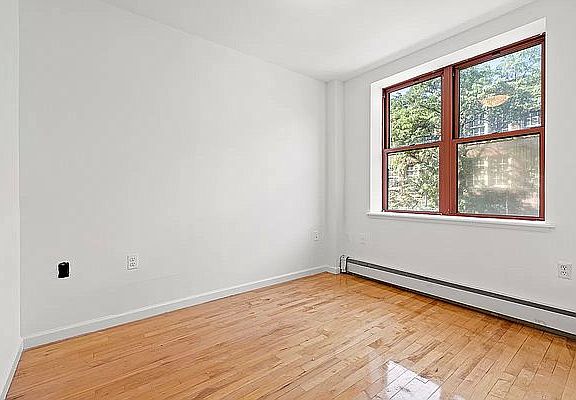 5th image of 190 E 7th St APT 318