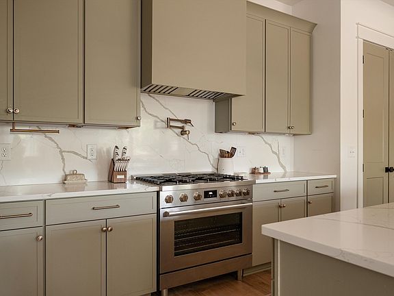 5th image of 2429B Chapman Dr