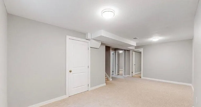 841 W 70th Pl — Photo 10
