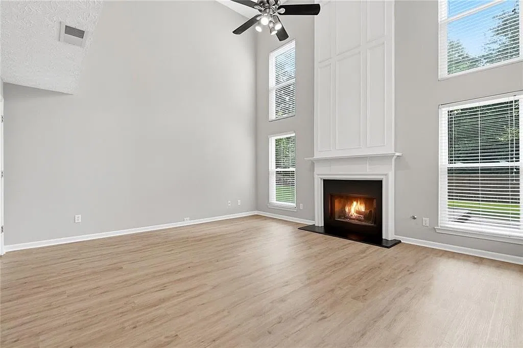 3 bed, 2.5 bath, 2124 sqft, $2,500 — Photo 4