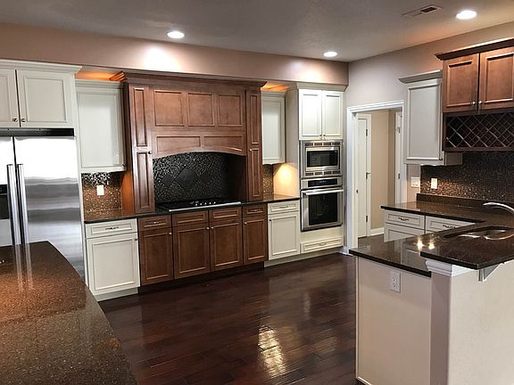 3rd image of 704 Arbor Pkwy Unit B