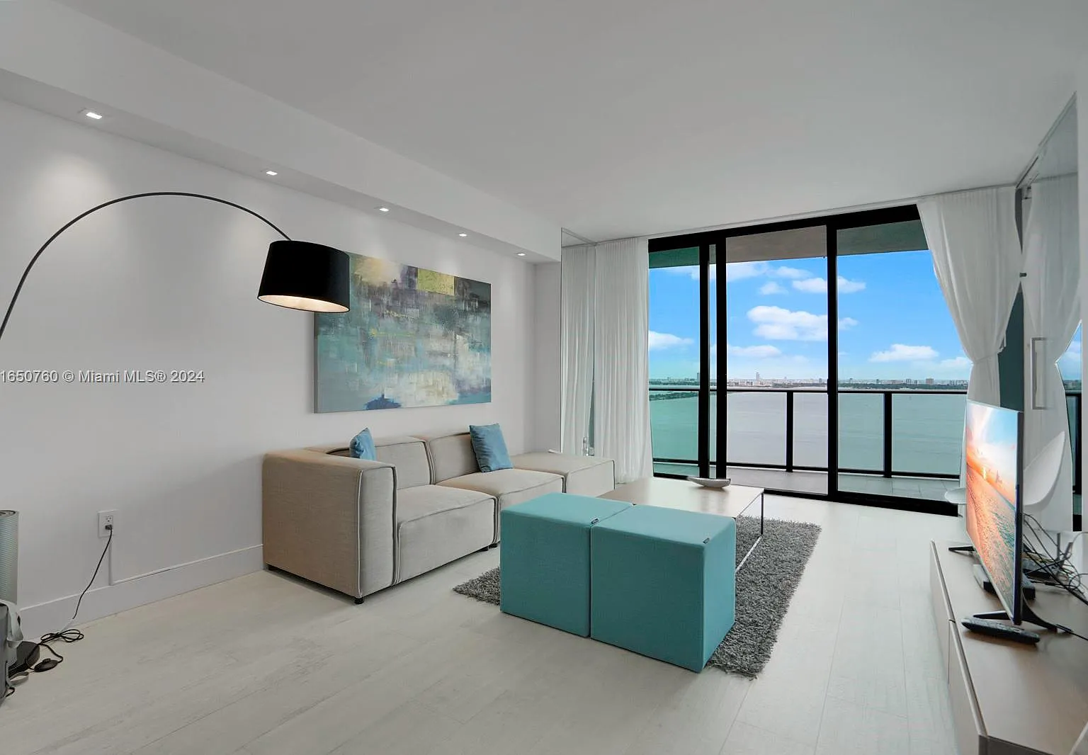 2 bed, 1073 sqft, $5,400 — Photo 1