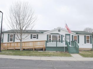 26 Basket Br, Fenton, MI 48430