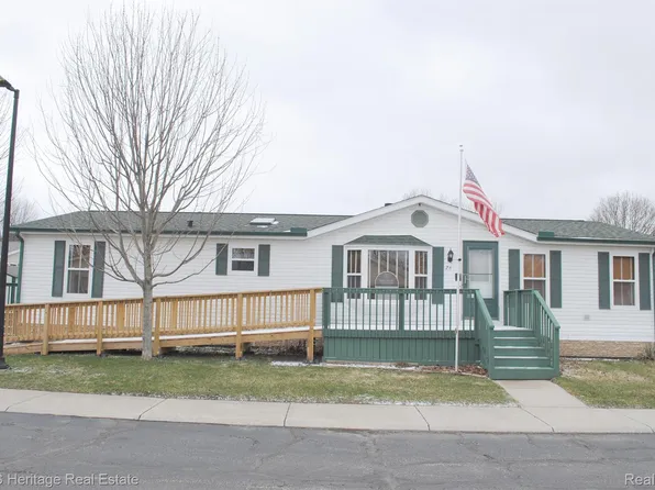 26 Basket Br, Fenton, MI 48430