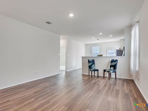 4th image of 433 Stone Water Ln