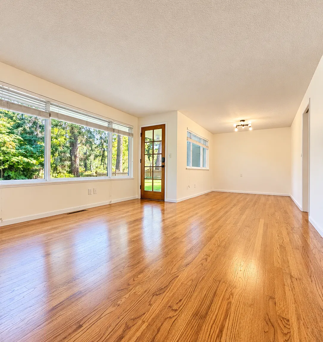3 bed, 1370 sqft, $3,950 — Photo 3