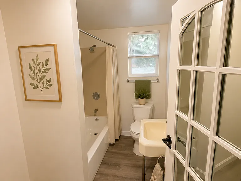 840 E Brown Ave — Photo 5