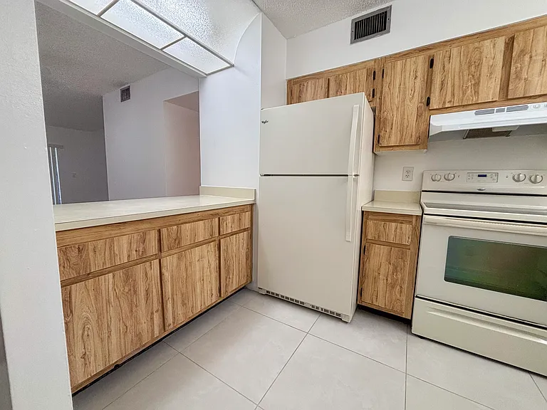 8502 NW 35th Ct #8508 — Photo 4
