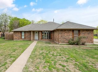 800 Ridge View Dr, Burleson, TX 76028