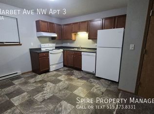 126 Harbet Ave NW APT 3, Cedar Rapids, IA 52405