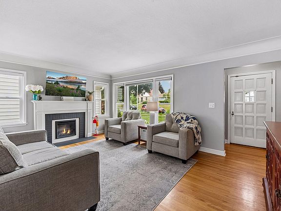 3rd image of 5733 Harriet Ave