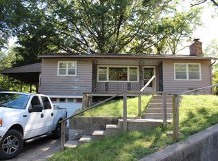 202 N 16th St, Leavenworth, KS 66048