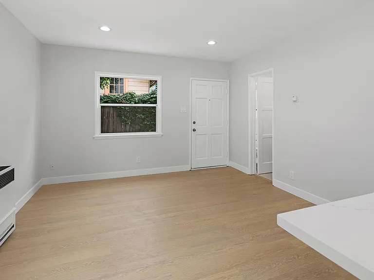 1107 E 3rd St #A — Photo 10